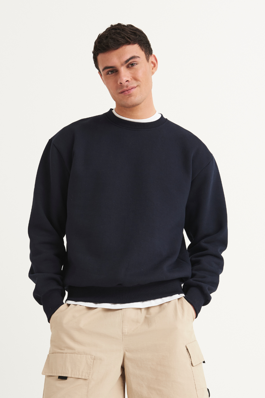 SIGNATURE HEAVYWEIGHT SWEAT - Bright Royal - Model