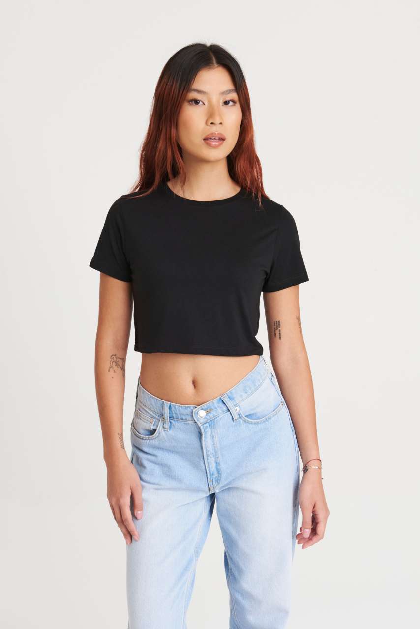 WOMEN'S TRI-BLEND CROPPED T - Solid Black - modelimageurl