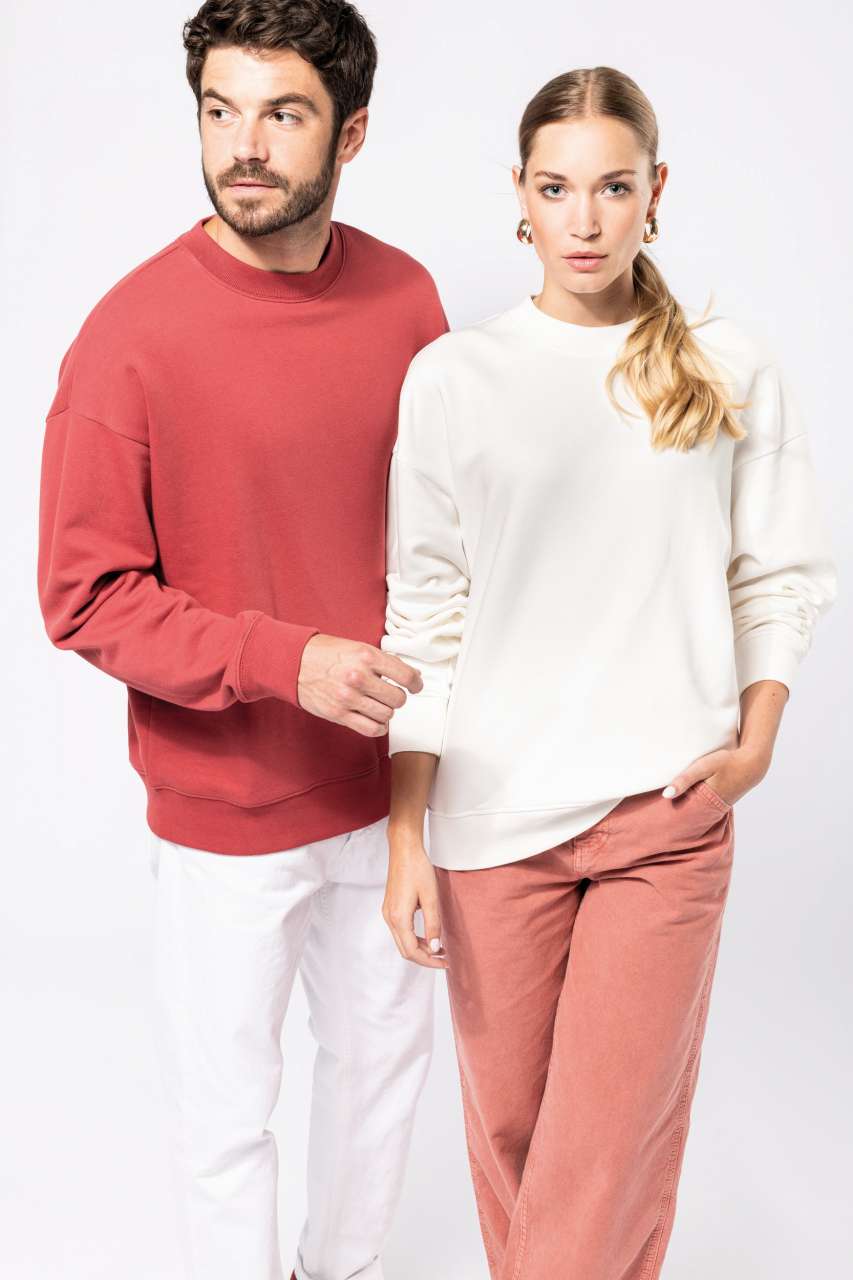 UNISEX OVERSIZED ECO-FRIENDLY CREW NECK SWEATSHIRT - Black - modelimageurl