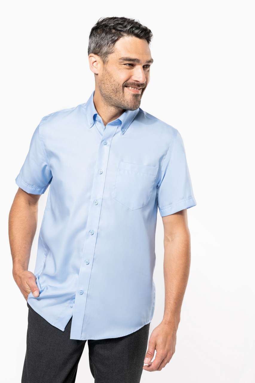 MEN'S SHORT-SLEEVED NON-IRON SHIRT - Black - Model