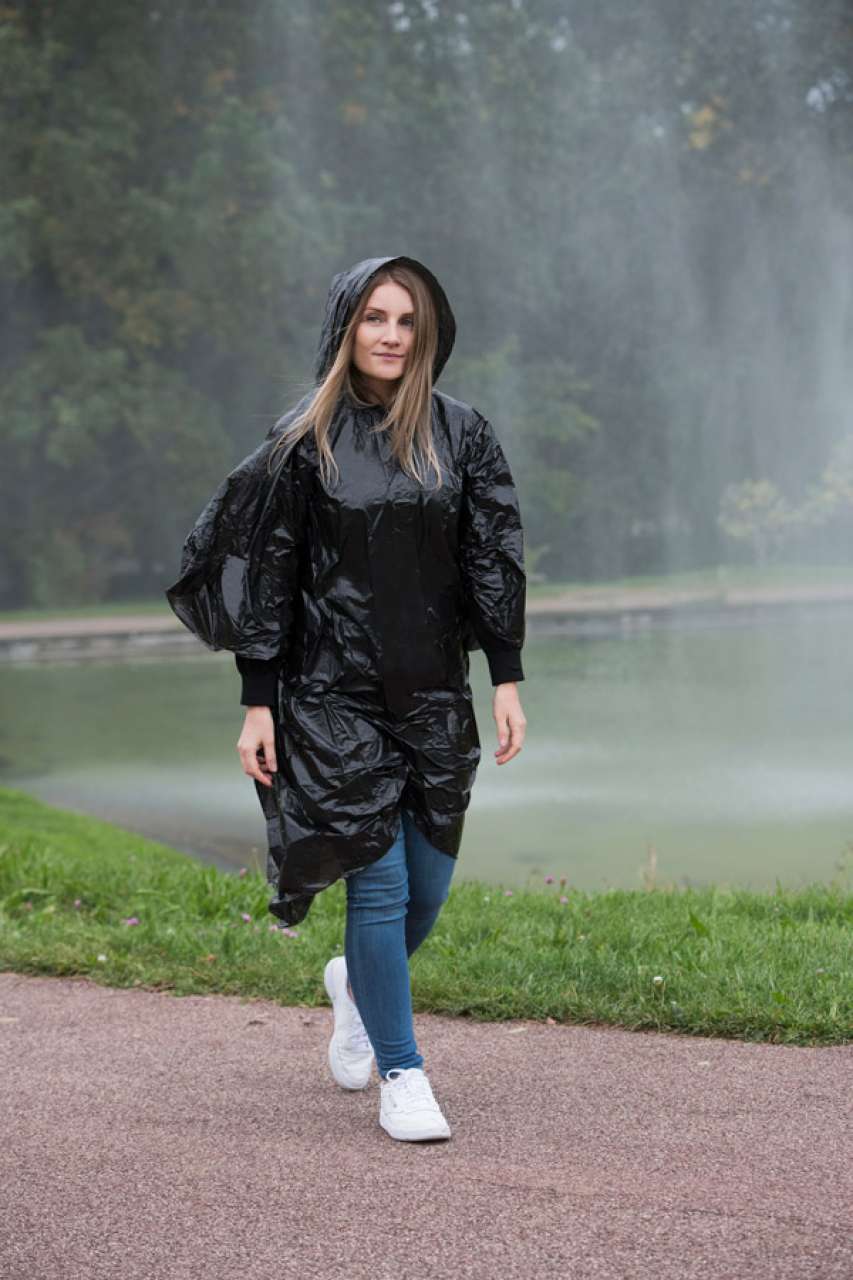 DISPOSABLE RAINING PONCHO "SUMATRA" - Black - Model