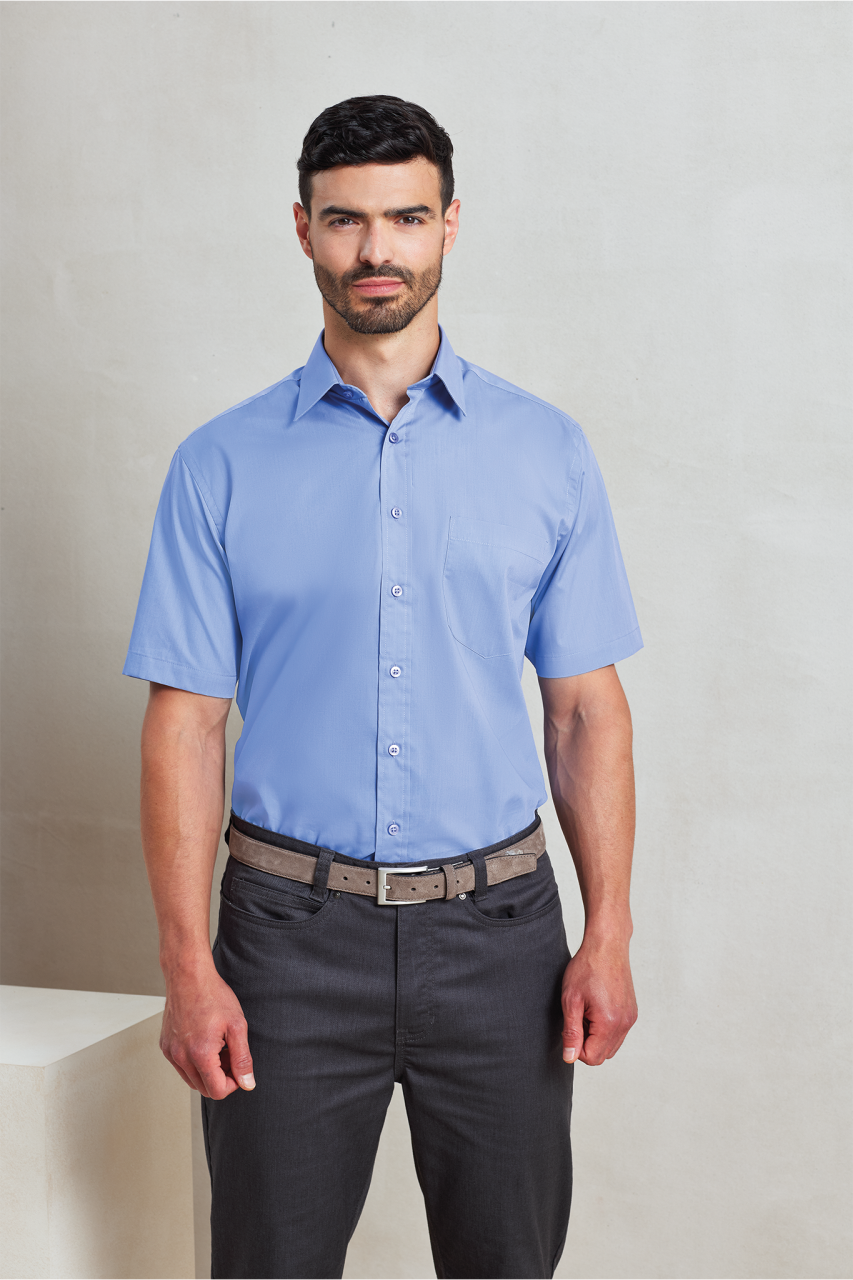 MEN'S SHORT SLEEVE POPLIN SHIRT - Light Blue - Model