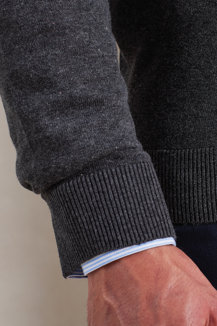 MEN'S KNITTED V-NECK SWEATER - Charcoal - Additional