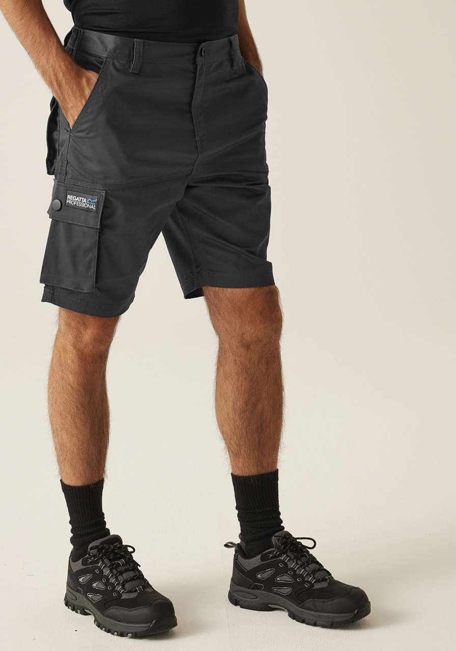 HEROIC CARGO SHORT - Black - modelimageurl