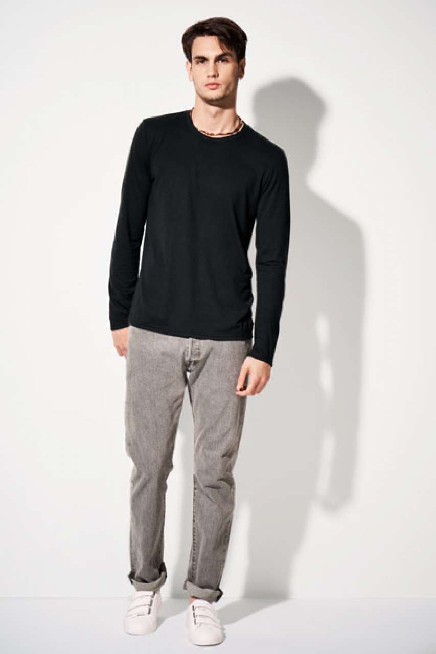 ADULT TRI-BLEND LONG SLEEVE TEE - Heather Graphite - Model