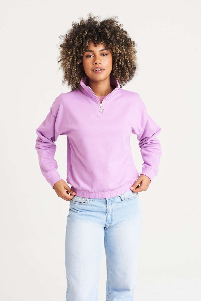 WOMEN'S CROPPED 1/4 ZIP SWEAT - Arctic White - Model