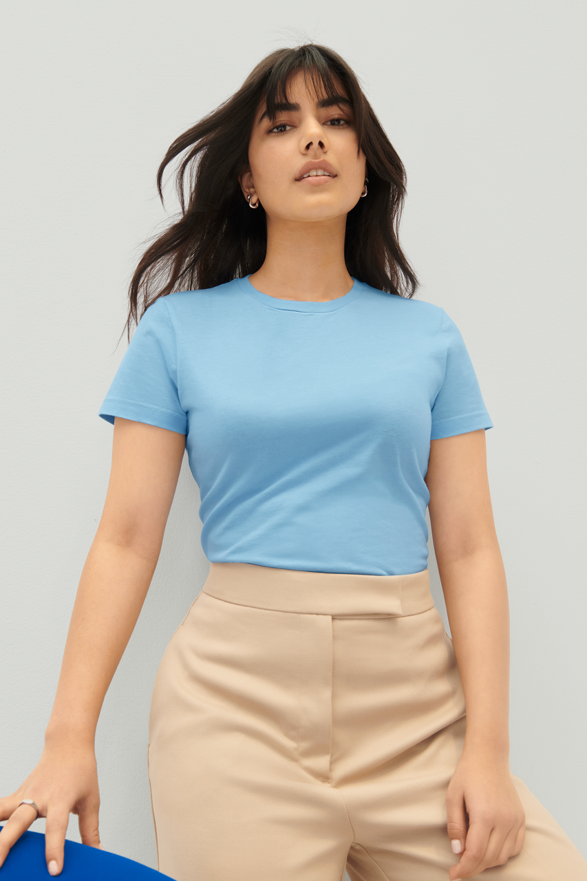 SOFTSTYLE ®  LADIES' T-SHIRT - Charcoal - Model
