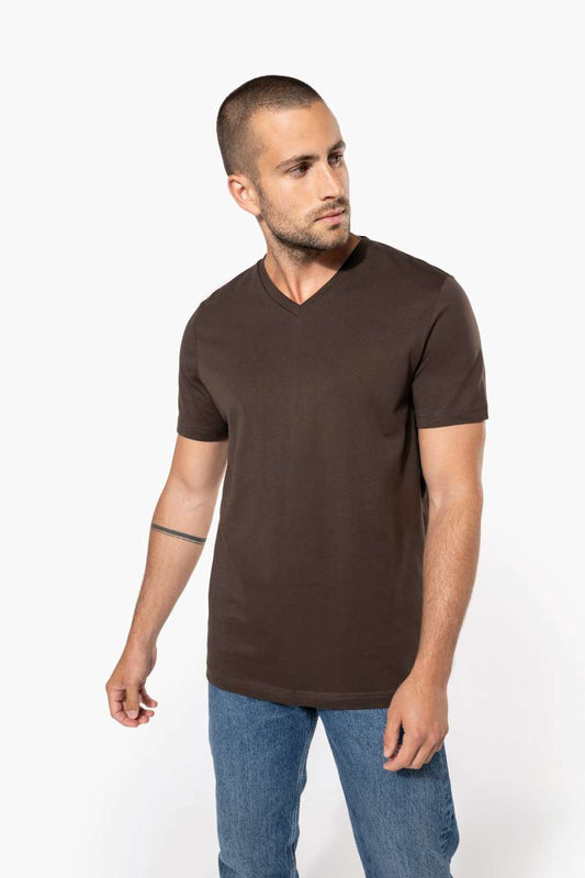 MEN'S SHORT-SLEEVED V-NECK T-SHIRT - Black - Model