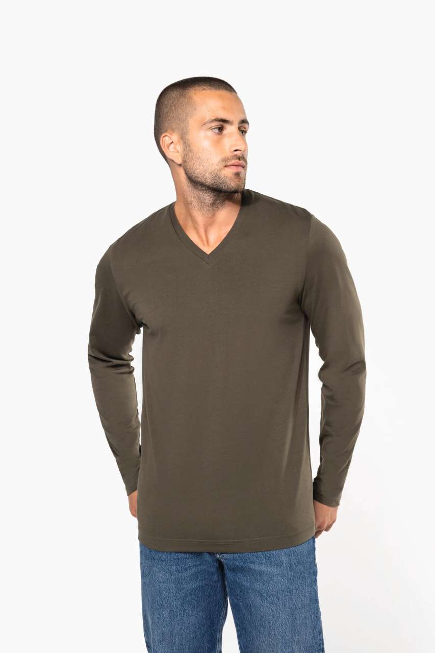 MEN'S LONG-SLEEVED V-NECK T-SHIRT - Red - Model