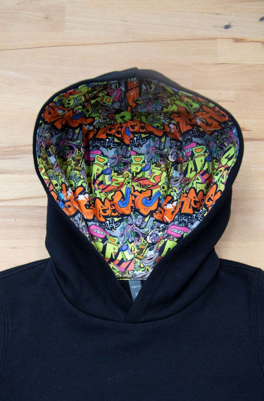 UNISEX KIDS CONTRAST PATTERNED HOODED SWEATSHIRT - Black/Skate Graffiti - colorimageurl