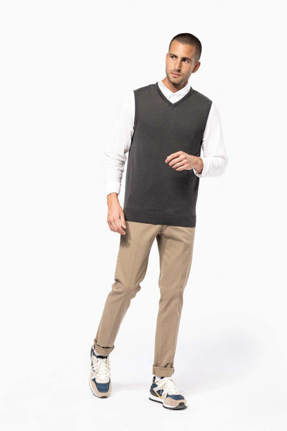 MEN'S SLEEVELESS V-NECK JUMPER - Black - Model