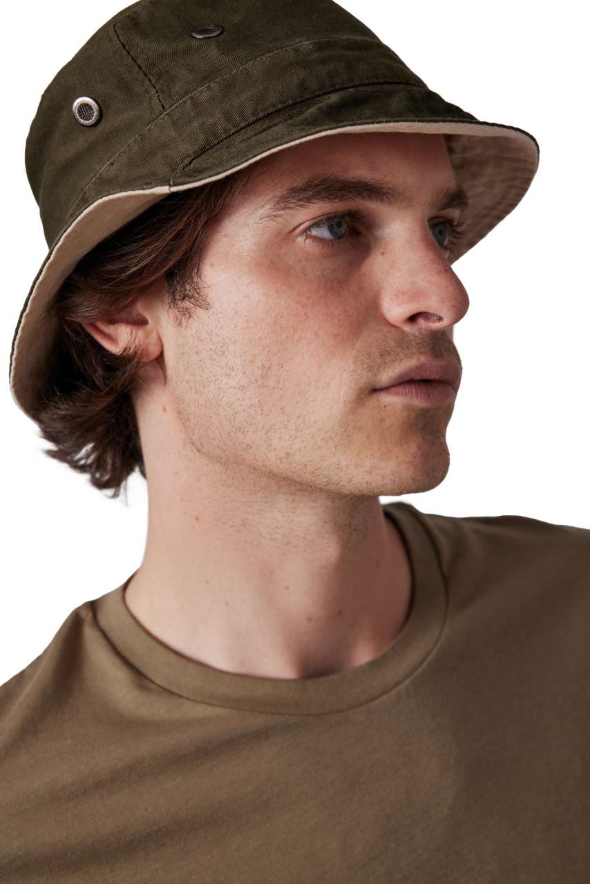 VOYAGER - BUCKET HAT - Beige - Model