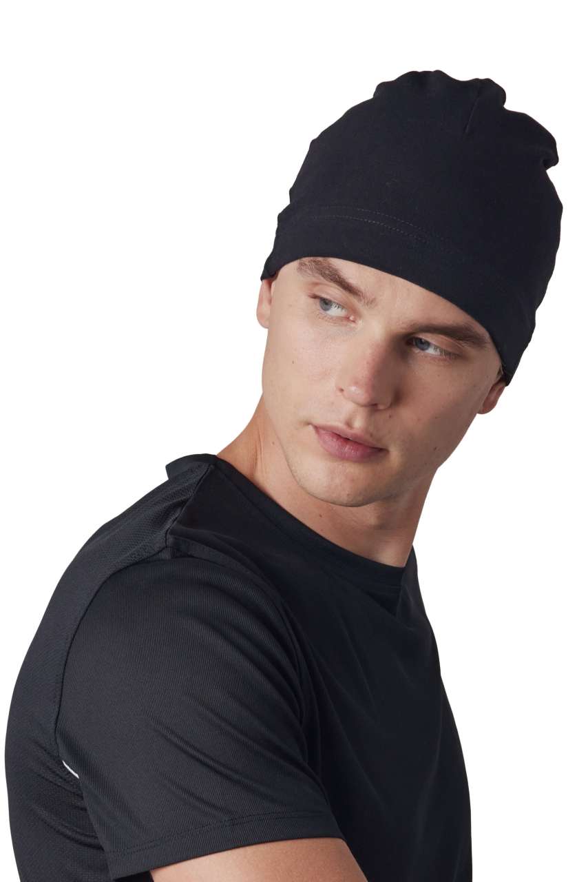 SPORTY FITTED BEANIE - Black - modelimageurl