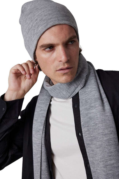 KNITTED BEANIE - Black - modelimageurl