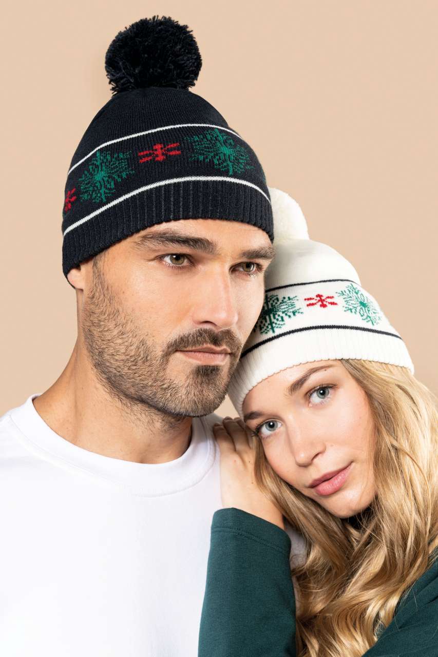 BEANIE WITH CHRISTMAS PATTERNS - Cherry Red - modelimageurl