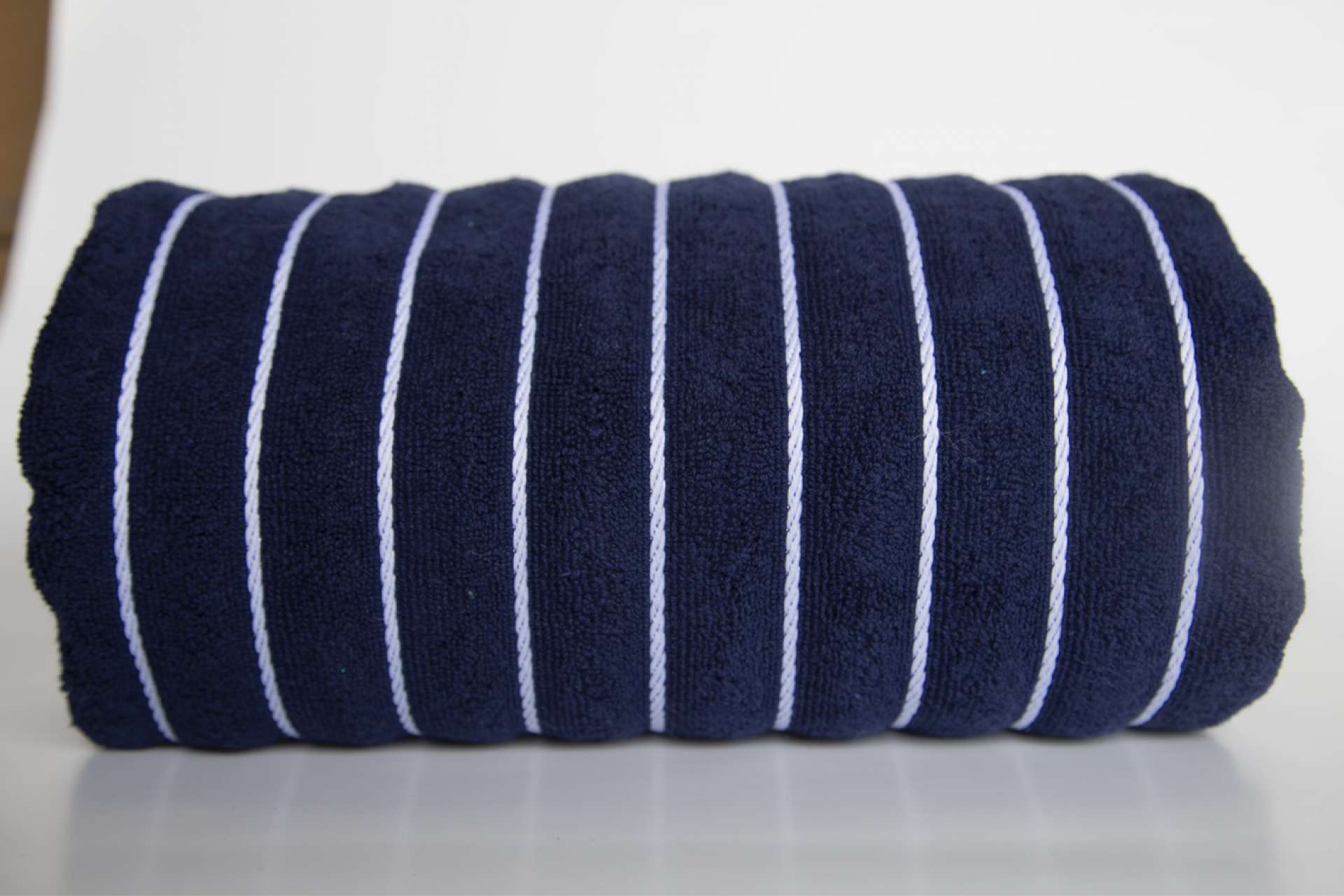 OLIMA BEACH STRIPED TOWEL - Navy/White - colorimageurl