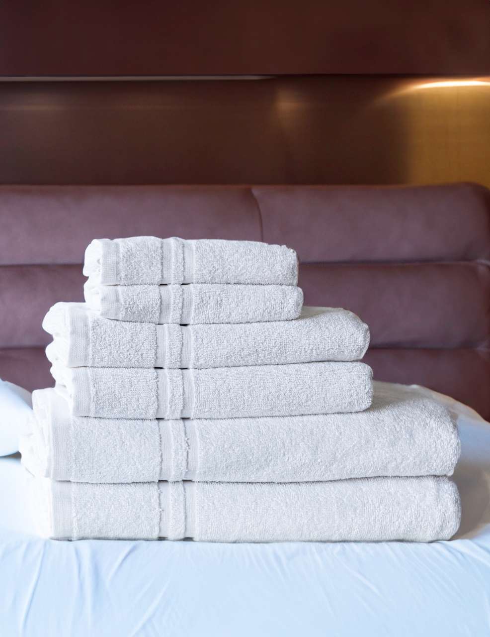 OLIMA CLASSIC HOTEL TOWEL - White - modelimageurl