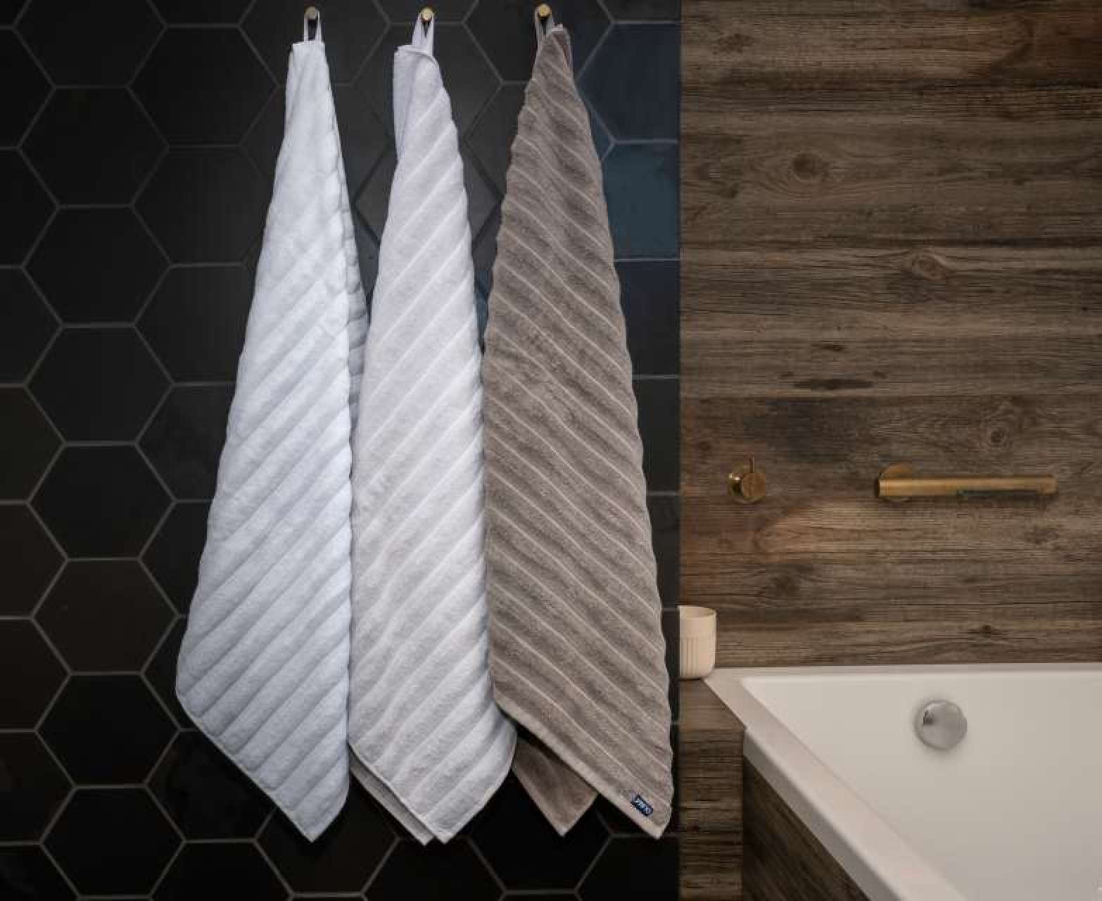OLIMA PREMIUM TOWEL - Ecru - modelimageurl