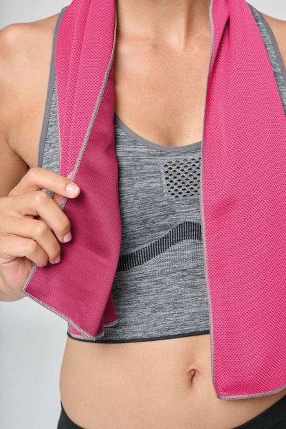 REFRESHING SPORTS TOWEL - Black - modelimageurl