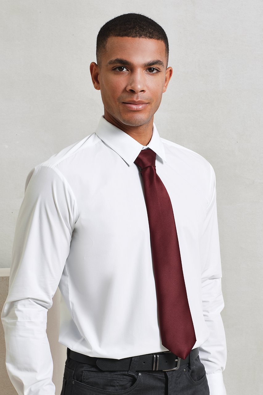 'COLOURS COLLECTION' SATIN TIE - Burgundy - Model