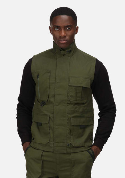 PRO UTILITY VEST - Black - modelimageurl