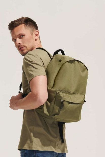 SOL'S RIDER - 600D POLYESTER RUCKSACK - Fuchsia - Model